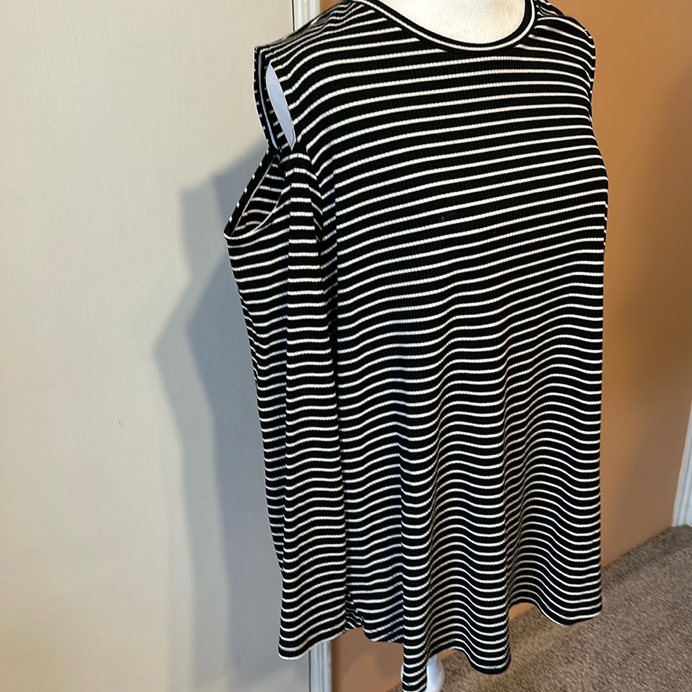 Size XXL cold shoulder long sleeve shirt